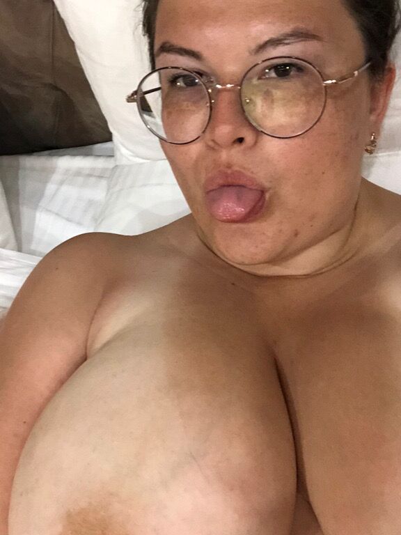 Big boobs nerdy amateur