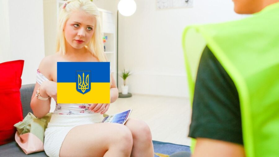 Украинских порнозвезд подвергли цензуре с украинским флагом