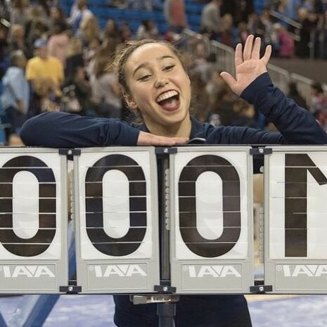 Ginasta asiático-americana Katelyn Ohashi