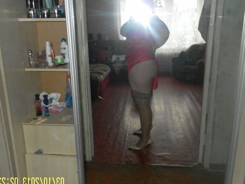 La gordita rusa madura amateur julia posando en casa