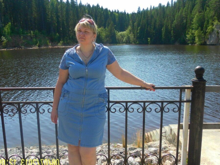 Chubby Russian mature amateur Julia posing at home