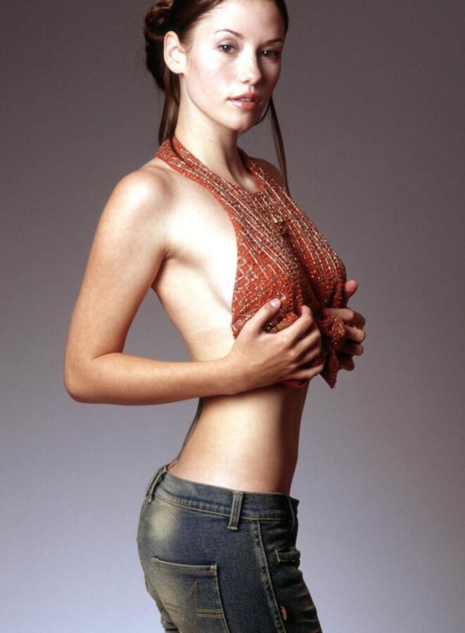 CHYLER LEIGH