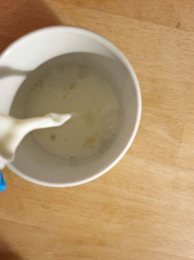 Heiße Milch mit Honig und Überraschung...