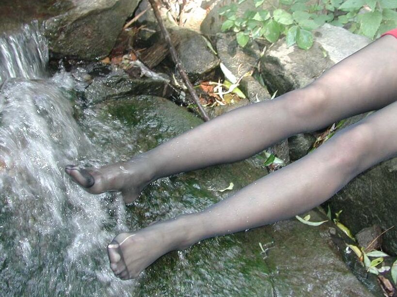 Nicole german teen in Pantyhose (Wasserrohr)