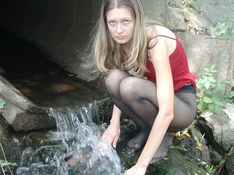 Nicole german teen in Pantyhose (Wasserrohr)