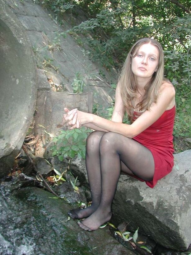 Nicole german teen in Pantyhose (Wasserrohr)