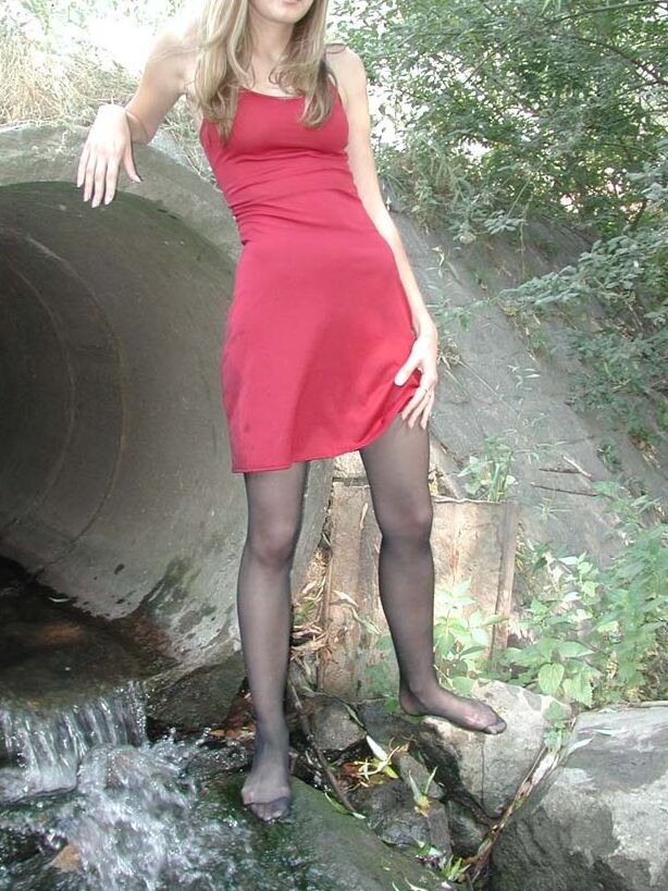 Nicole german teen in Pantyhose (Wasserrohr)