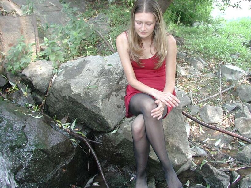 Nicole german teen in Pantyhose (Wasserrohr)