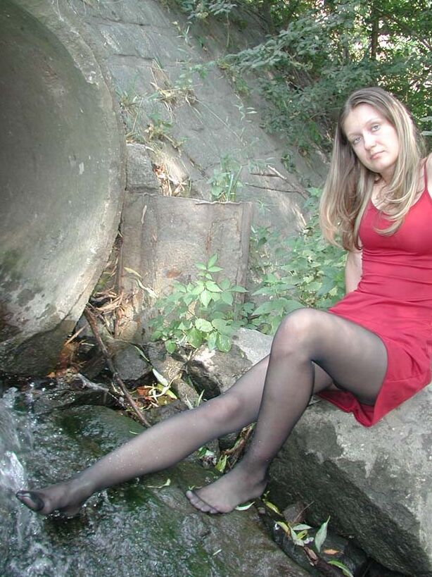 Nicole german teen in Pantyhose (Wasserrohr)