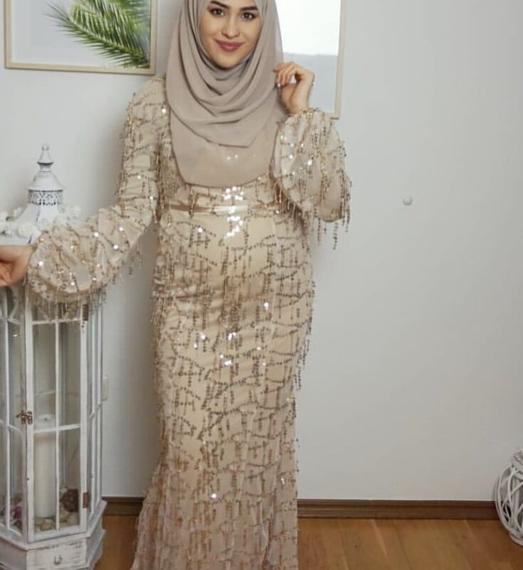 pregnant: beurette en hijab engrossee