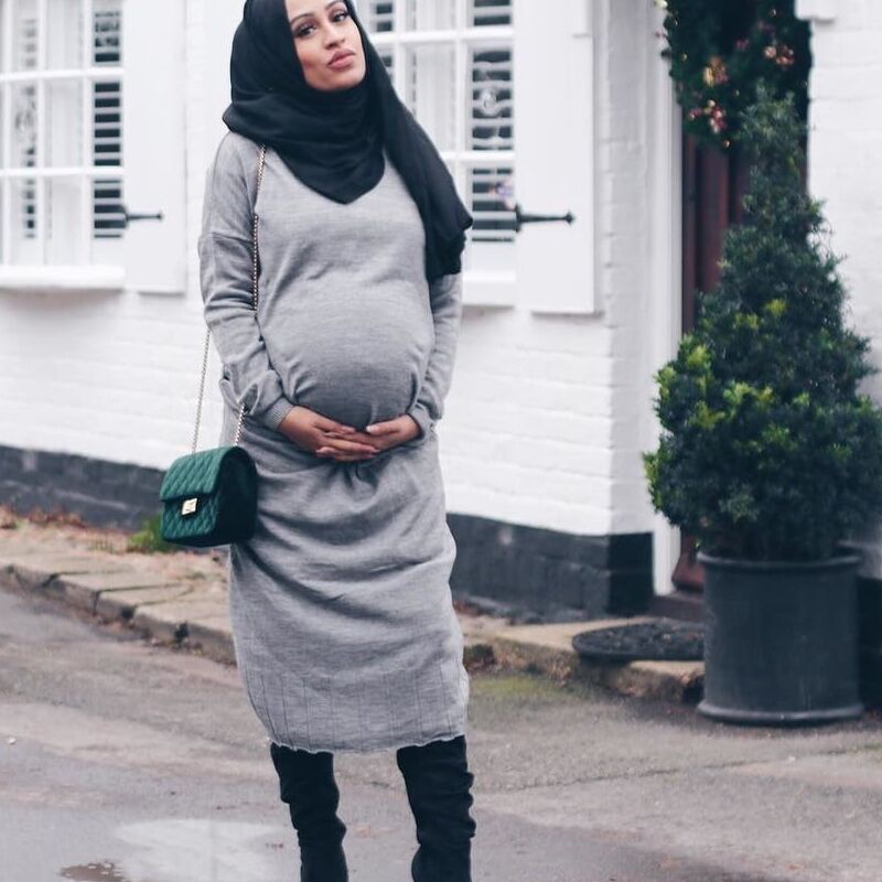 enceinte : beurette en hijab engrossee