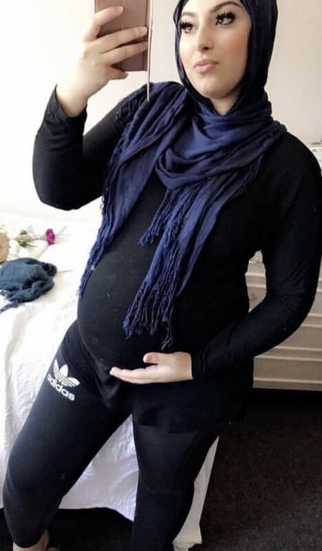 pregnant: beurette en hijab engrossee