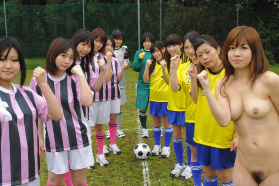 Fútbol japonés desnudo