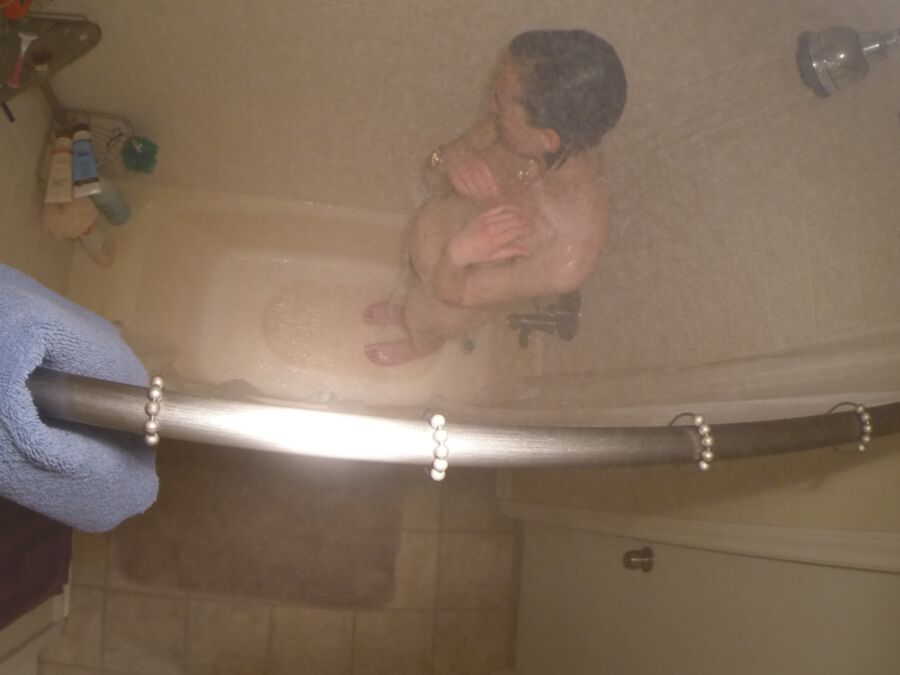 Shower Voyeur