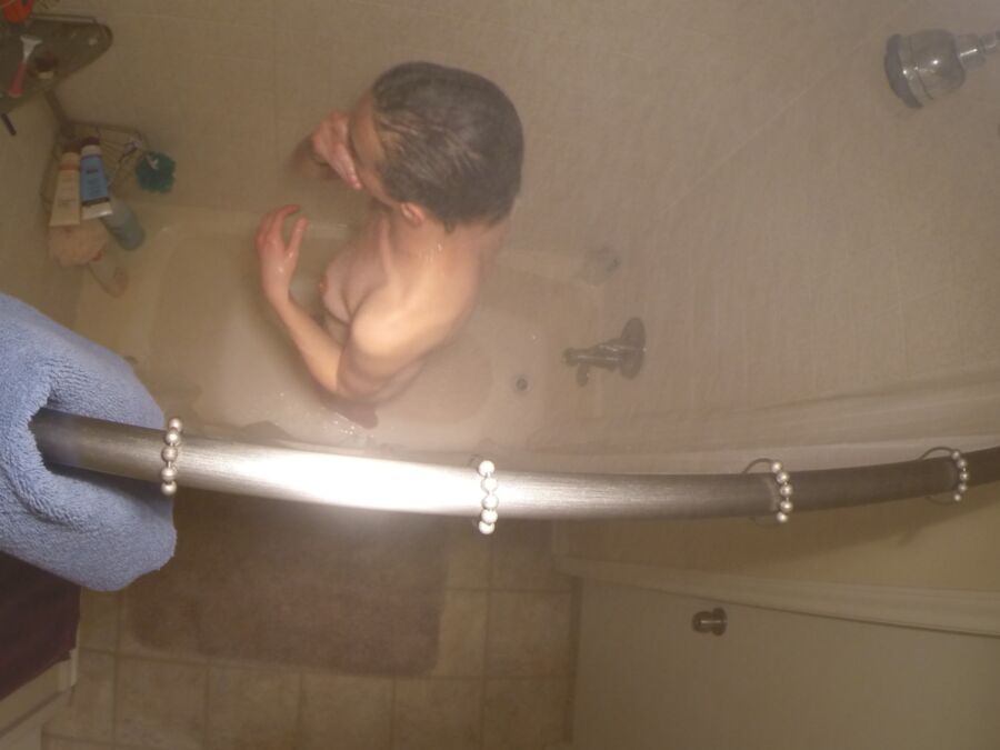 Shower Voyeur