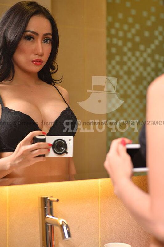 Kie Jennifer Modelo Bikini Majalah indonesio Indo indonesio