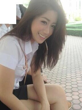 THAI COLLEGE STUDENT POOPING