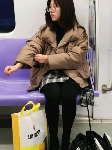 Las bellezas con gafas en el metro chino