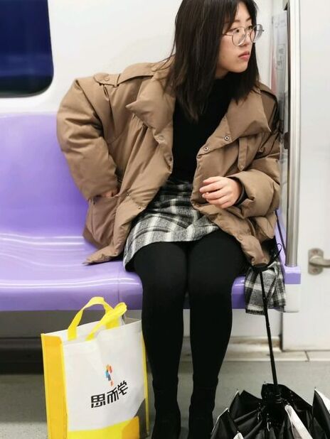 Las bellezas con gafas en el metro chino