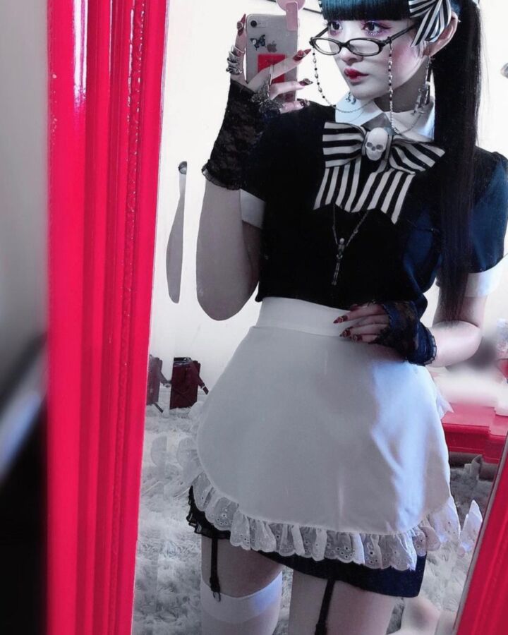 Erstaunliches sexy japanisches Vampirmädchen