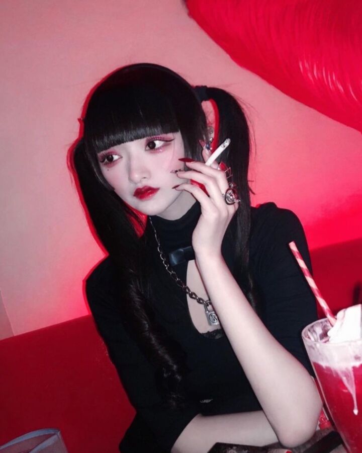 Incroyable fille vampire japonaise sexy