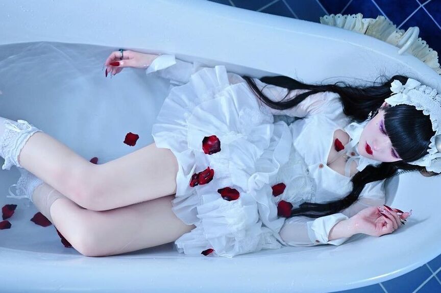 Incroyable fille vampire japonaise sexy