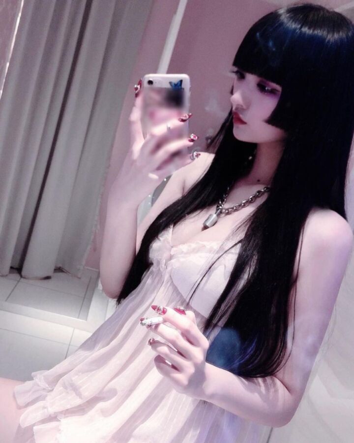 Incroyable fille vampire japonaise sexy