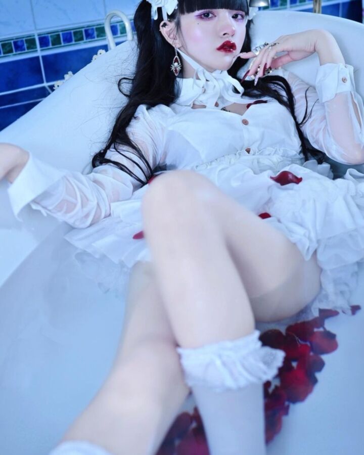 Increíble chica vampiro japonesa sexy