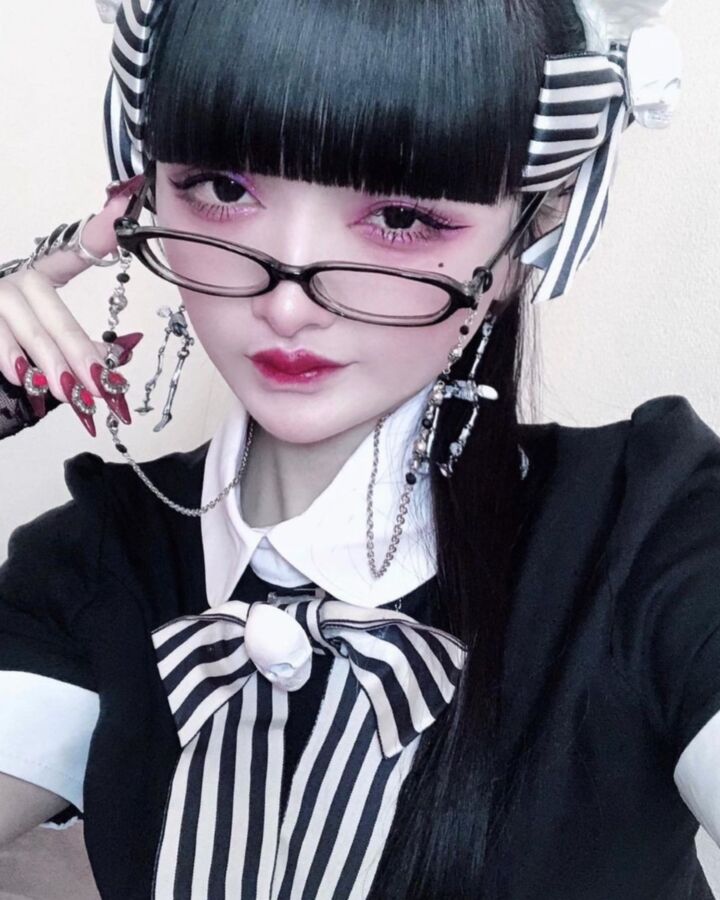 Incroyable fille vampire japonaise sexy