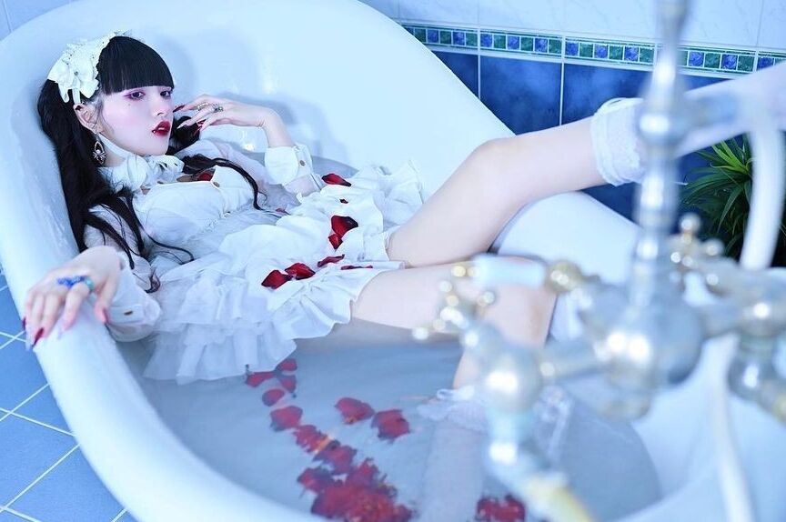 Incroyable fille vampire japonaise sexy