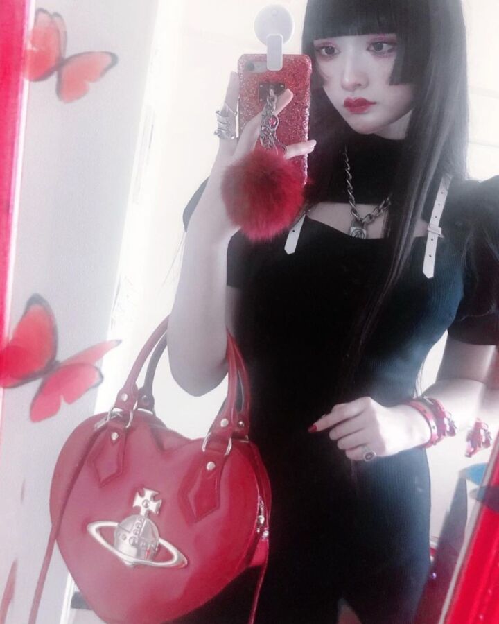 Incroyable fille vampire japonaise sexy