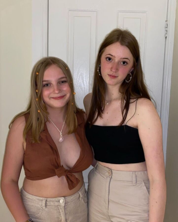 Incroyable teen blonde aux seins énormes