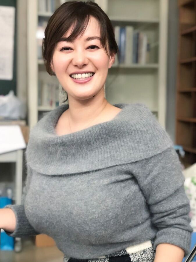 Tomoka Takenaka Tetas Grandes Locutor de Notícias Japonesas