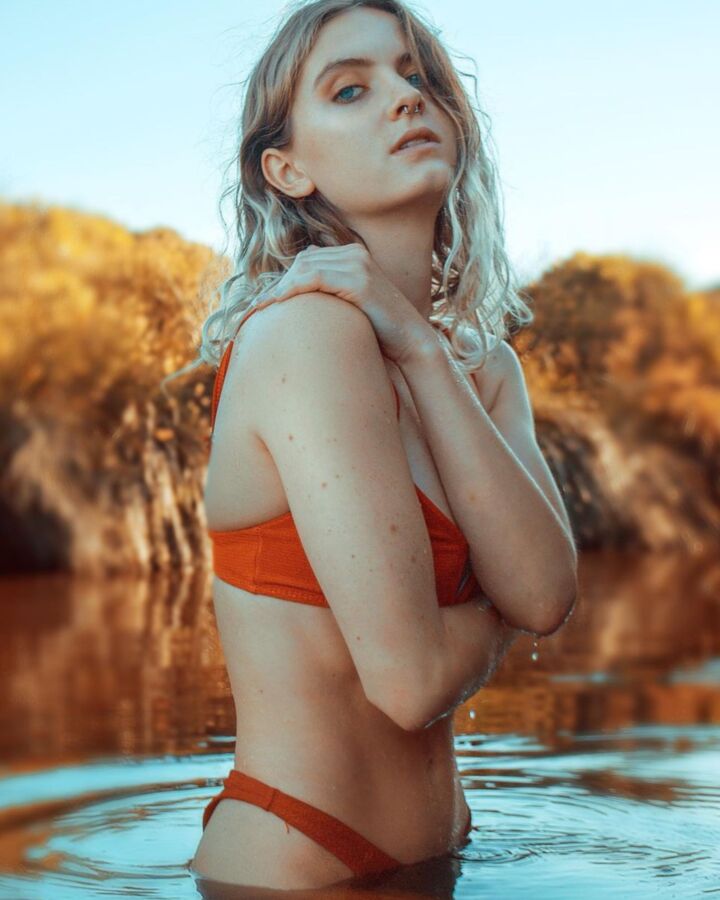 Belle Zoe Cape Town Insta Girl pour une légende de commentaire ou un faux