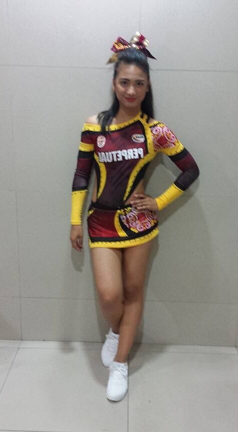 Pinay College Cheerleaders