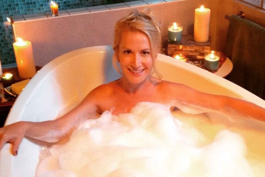 Angela Kinsey