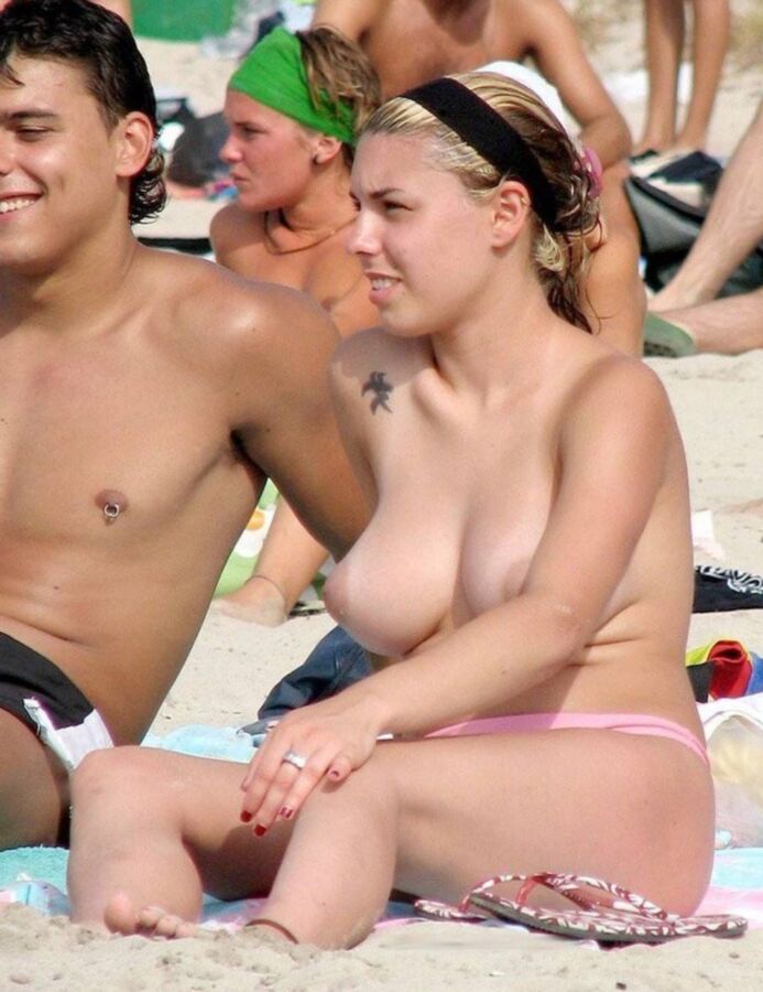 Nackte Frauen am Strand