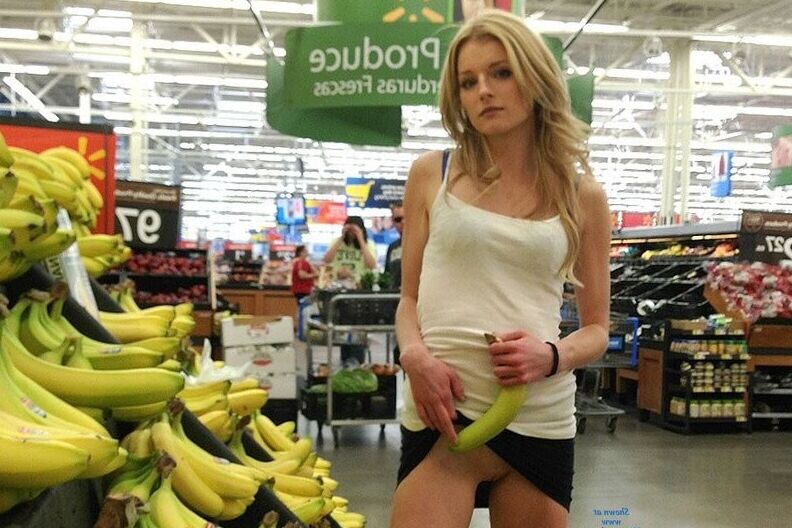 Grocery shopping hotties