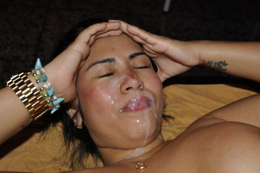 Latina grande facial