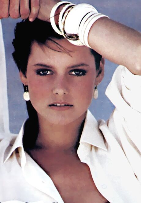 Carey Lowell / American Actress