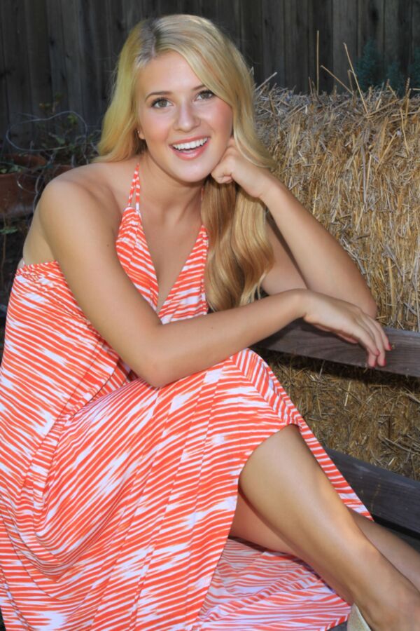 Caroline Sunshine / atriz americana