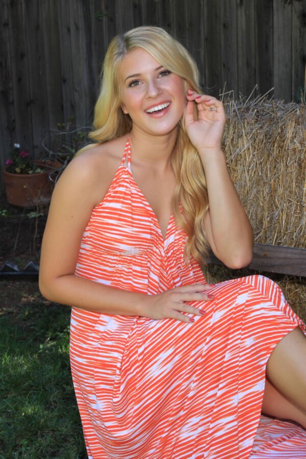 Caroline Sunshine / atriz americana