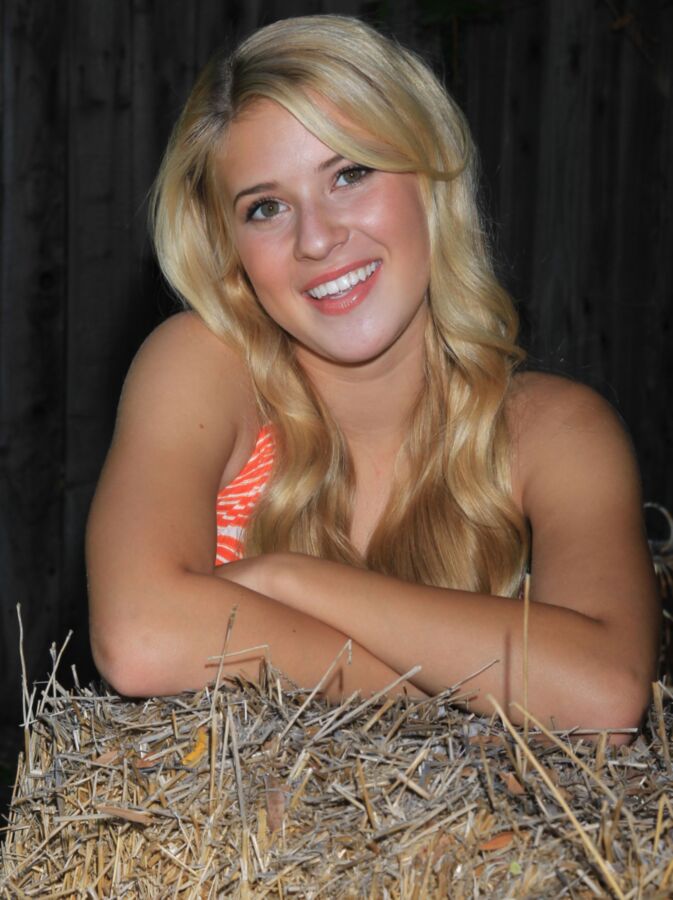 Caroline Sunshine / American Actress