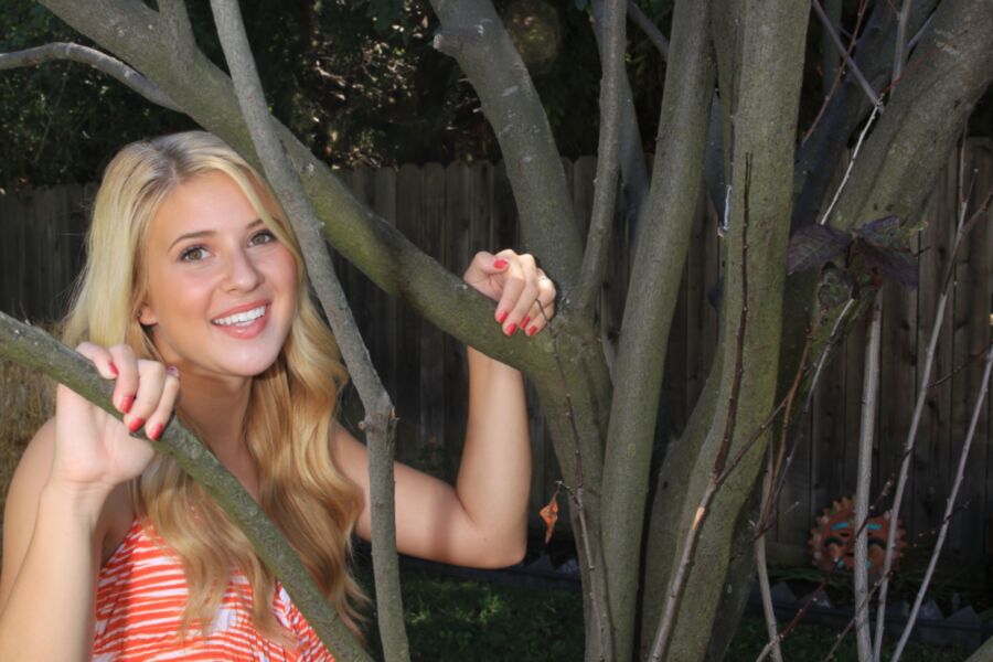 Caroline Sunshine / atriz americana