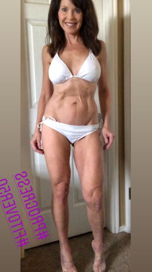 Sacanagem Liberal Madura MILF em um Biquíni .Hot Plus Bikini Body