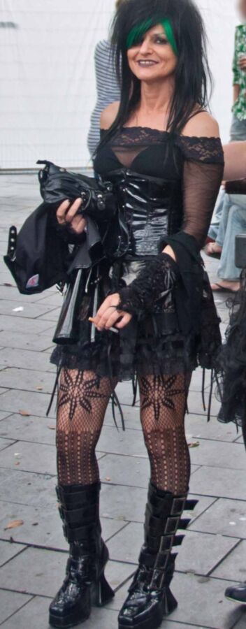 Goths et Steampunks en collants