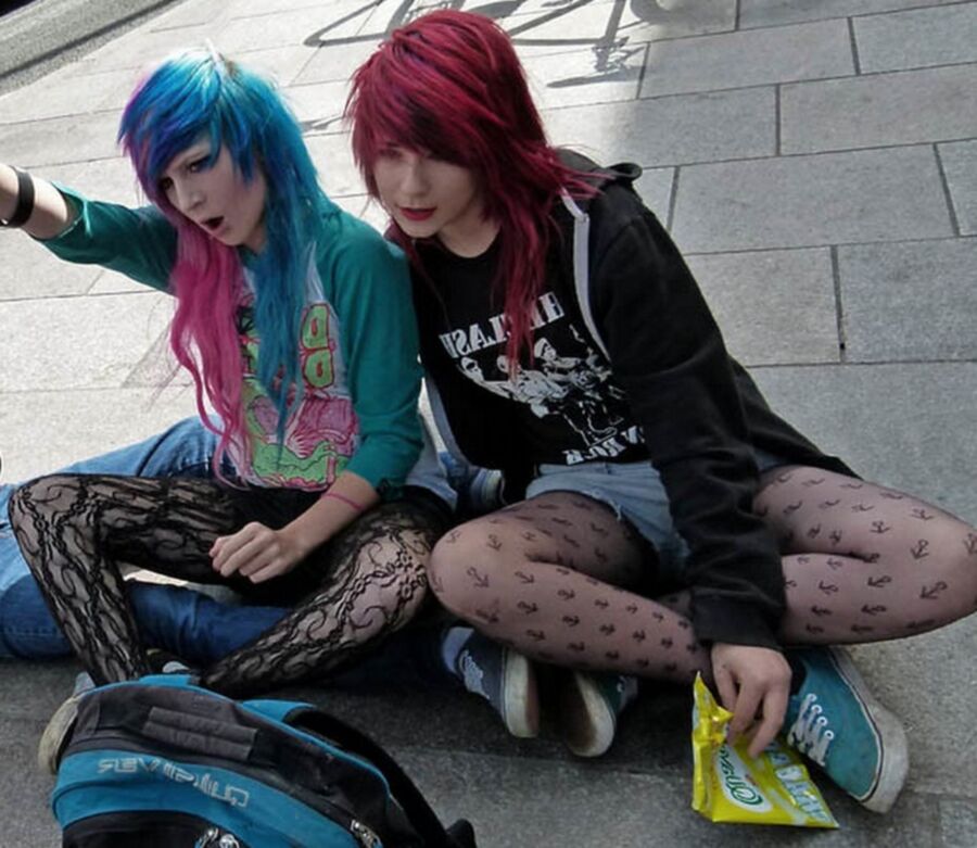 Goths et Steampunks en collants