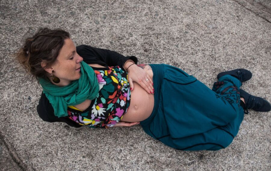 Maman hippie espagnole enceinte