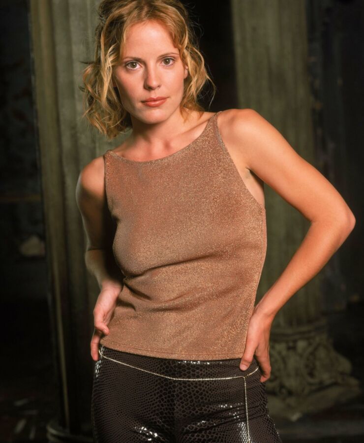 Emma Caulfield / American Actress