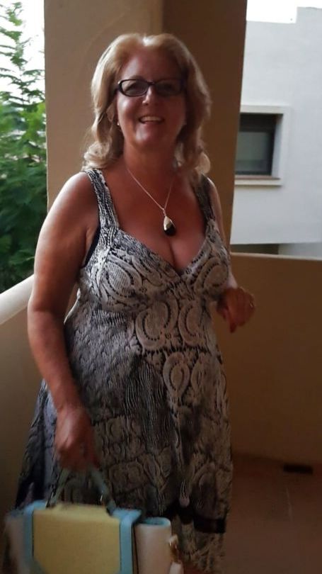 Kurvige britische MILF Helen